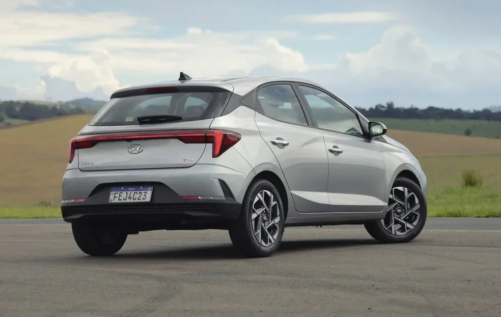 Hyundai HB20 em um local panorâmico