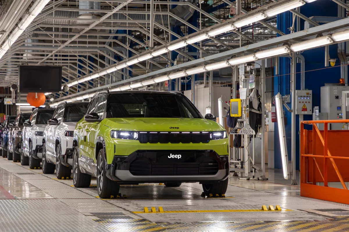 Novo Jeep Compass na linha de montagem.