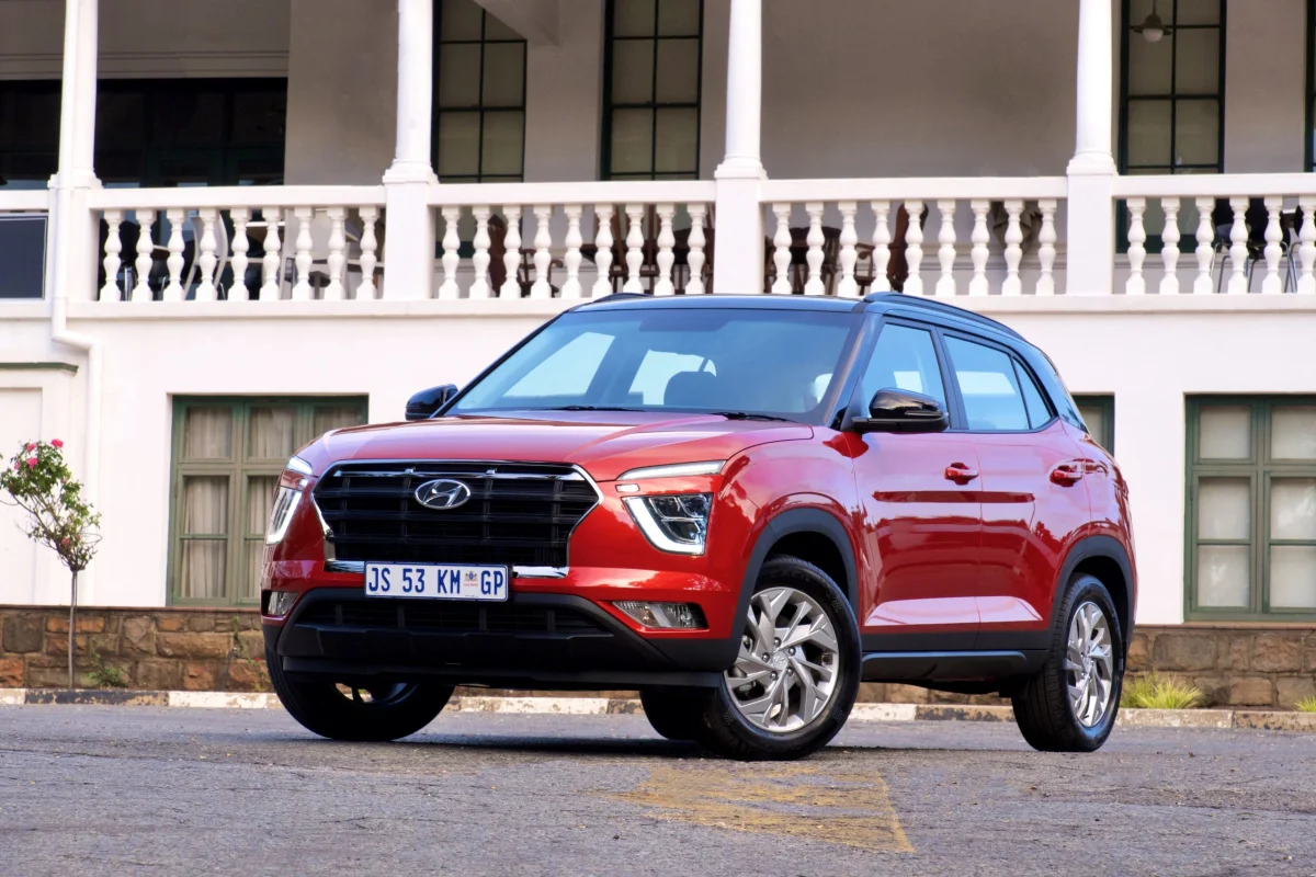Imagem do SUV Hyundai Creta exibido em um local elegante.