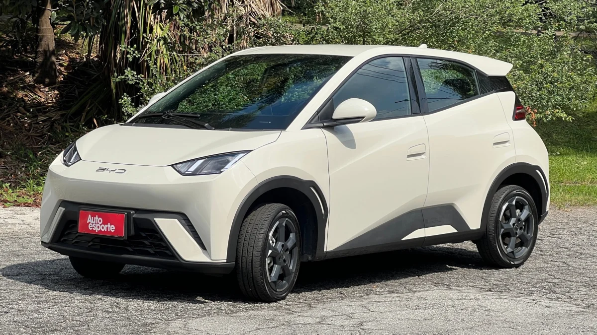 BYD Dolphin Mini em ambiente exterior