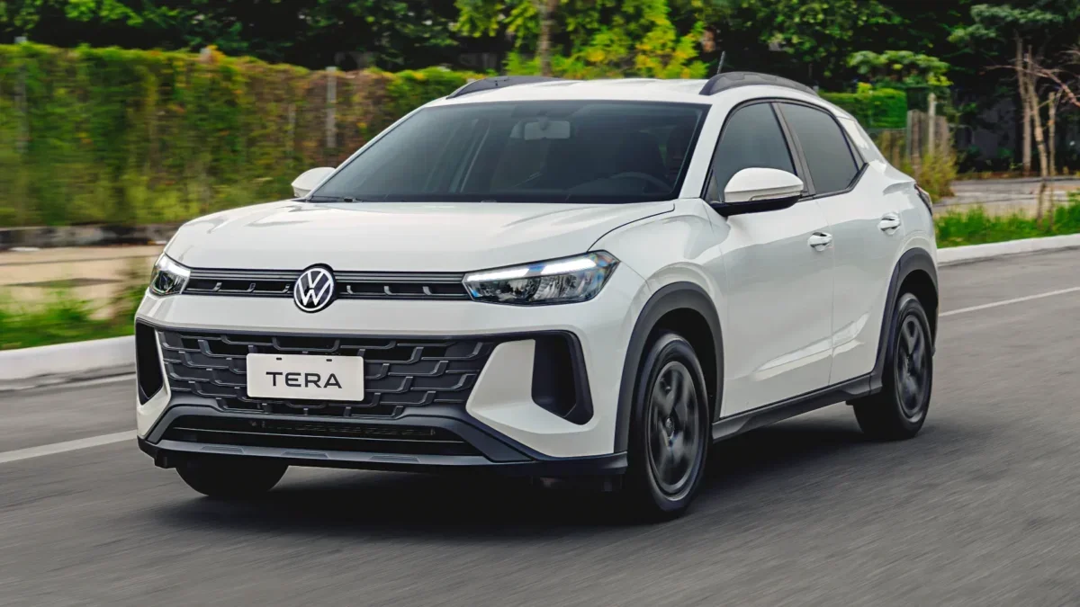 Volkswagen Tera em movimento urbano.