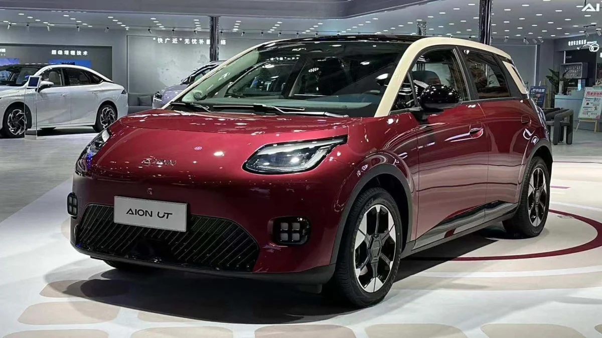 SUV el&eacute;trico GAC Aion UT apresentado no sal&atilde;o do autom&oacute;vel.