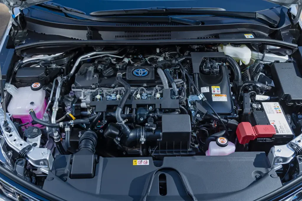 Detalhe do motor do Toyota Corolla 2026.