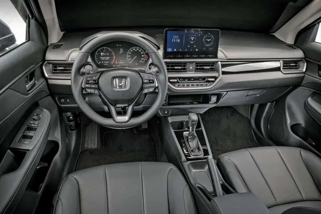 Frente do Honda WR-V em ambiente externo.