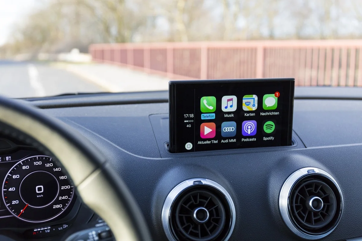 Tela de carro com Apple CarPlay.