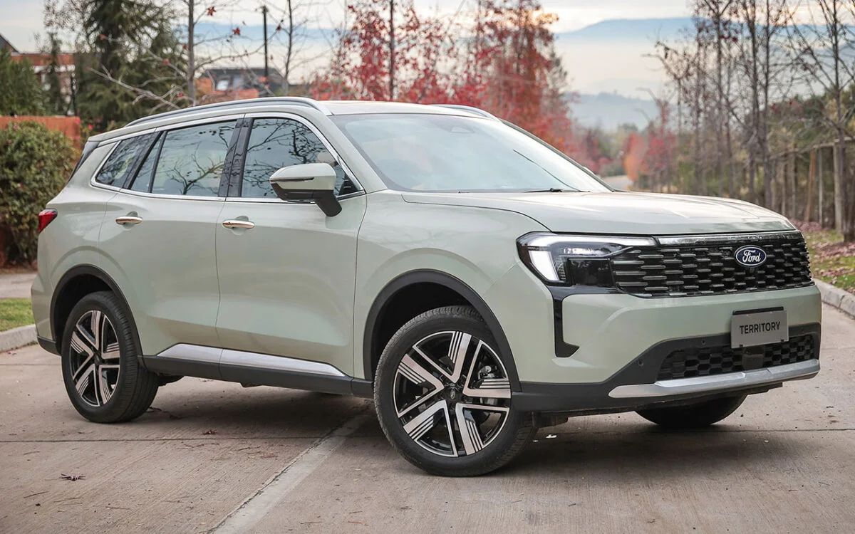 Novo Ford Territory 2026 em &aacute;rea urbana.
