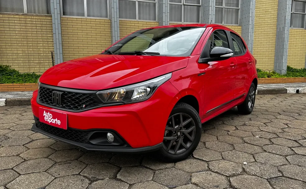 Fiat Argo 2025 em exibição frontal.
