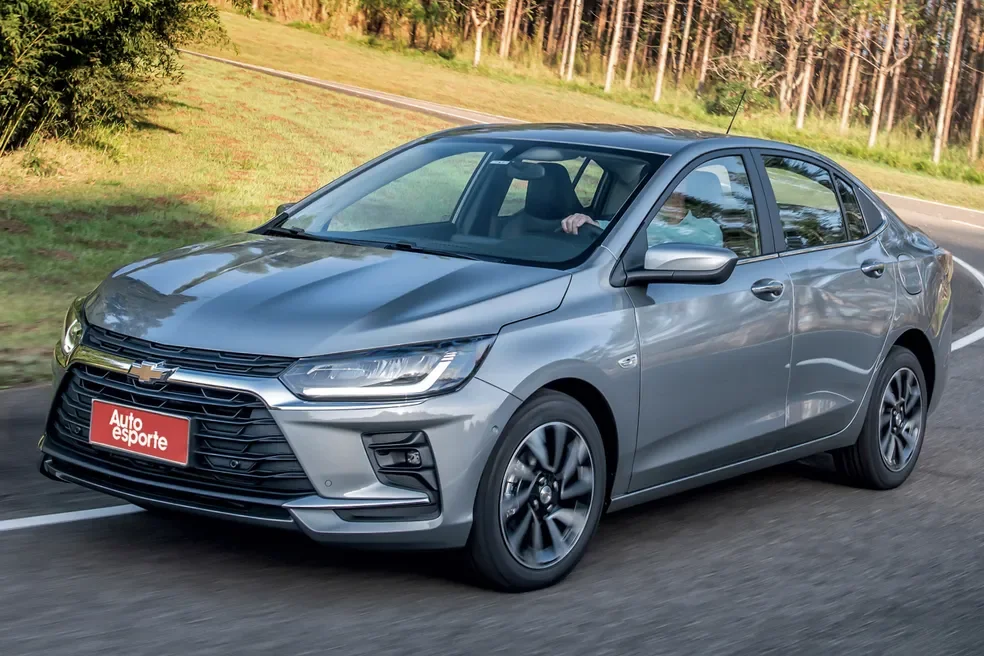 Chevrolet Onix Plus turbo 2026 em visão diagonal.