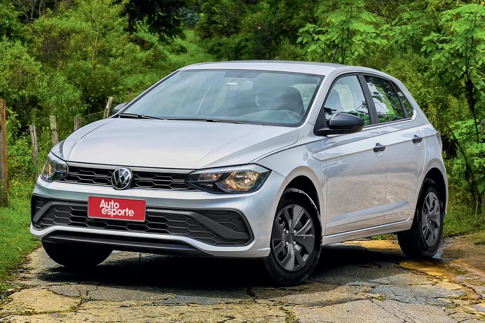 Volkswagen Polo em exibição frontal.