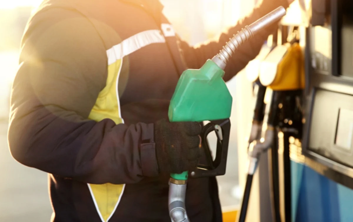 Bomba de combust&iacute;vel em posto de gasolina.
