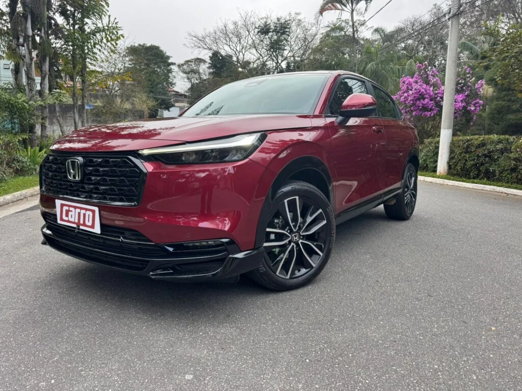 Honda HR-V Touring em uma rua urbana