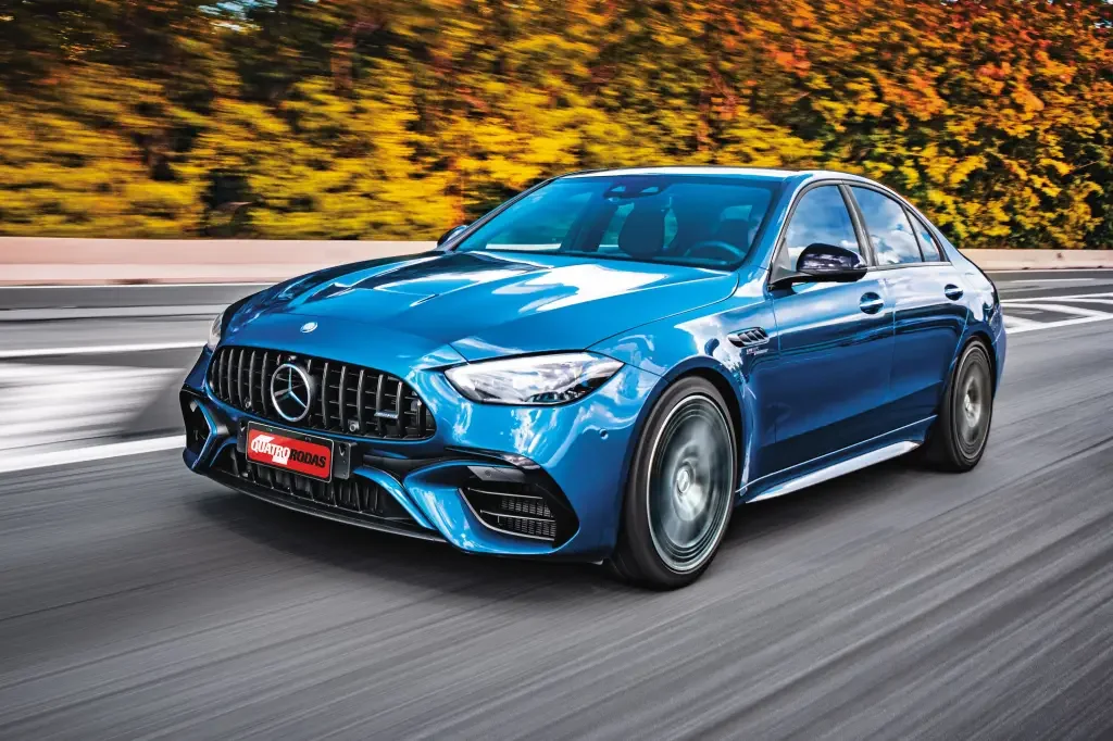 Carro da Mercedes-AMG em movimento.