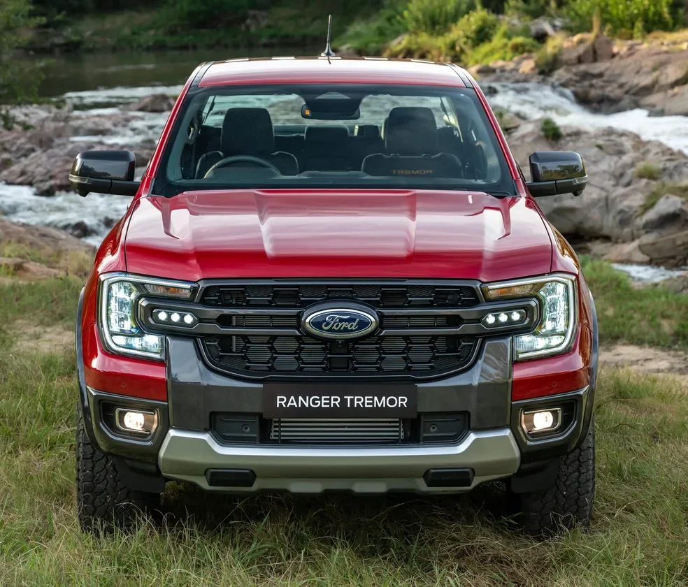 Vista frontal da Ford Ranger Tremor.