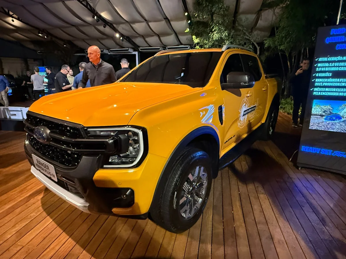 Ford Ranger Tremor em trilha off-road.