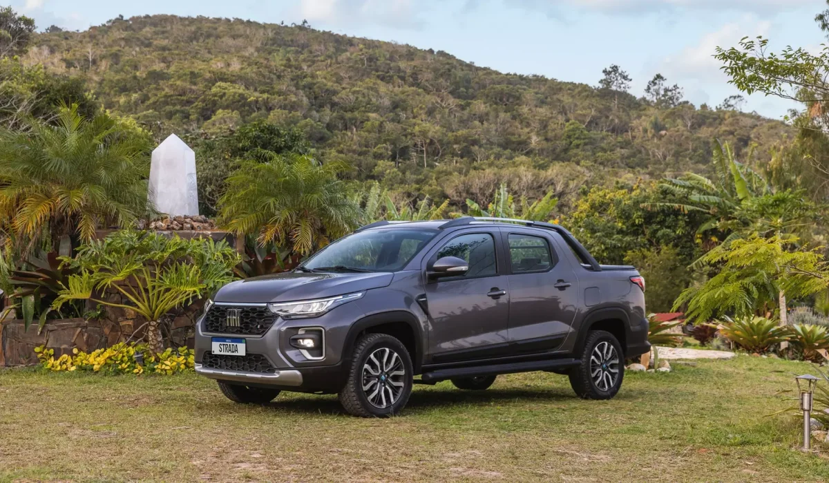Fiat Strada Ranch 2025 em um caminho rural