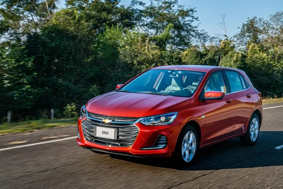 Chevrolet Onix Premier 2025 em movimento
