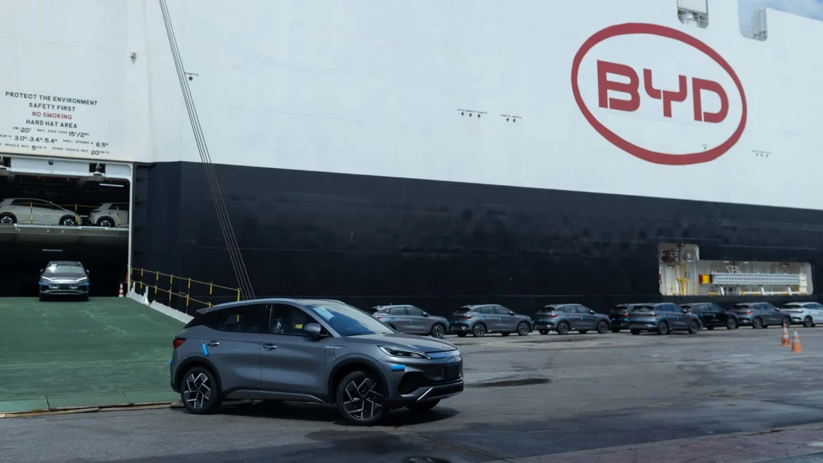 Navio transportando veículos BYD