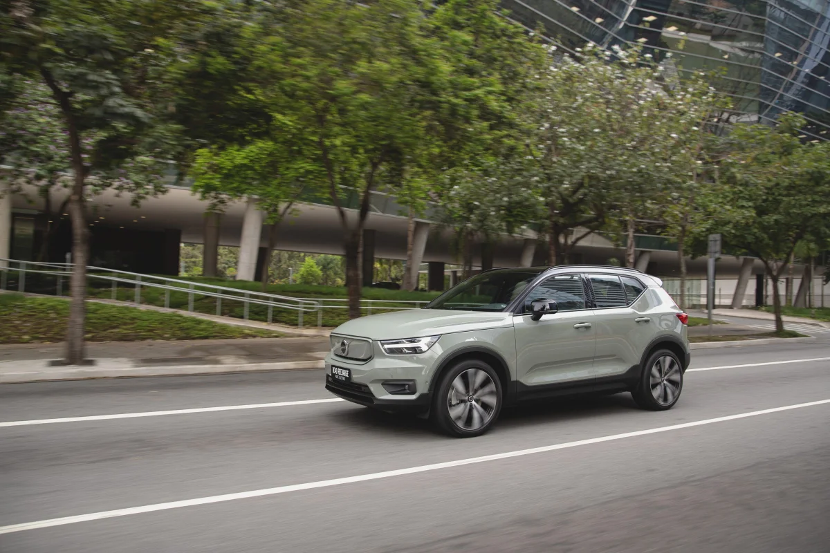 Carro elétrico XC40 Recharge em movimento