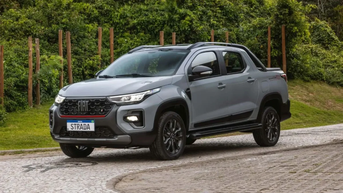 Fiat Strada Edizione 2024 em estrada.