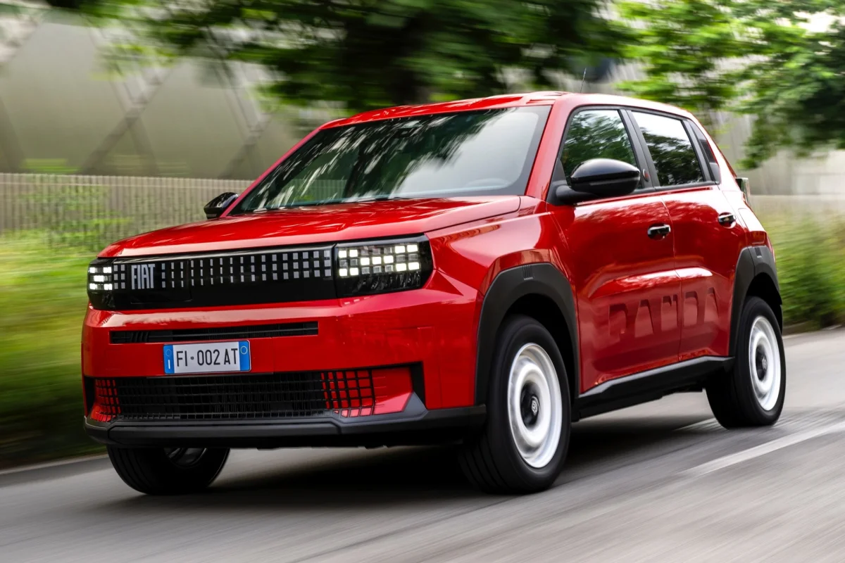 Fiat Grande Panda Electric em movimento.