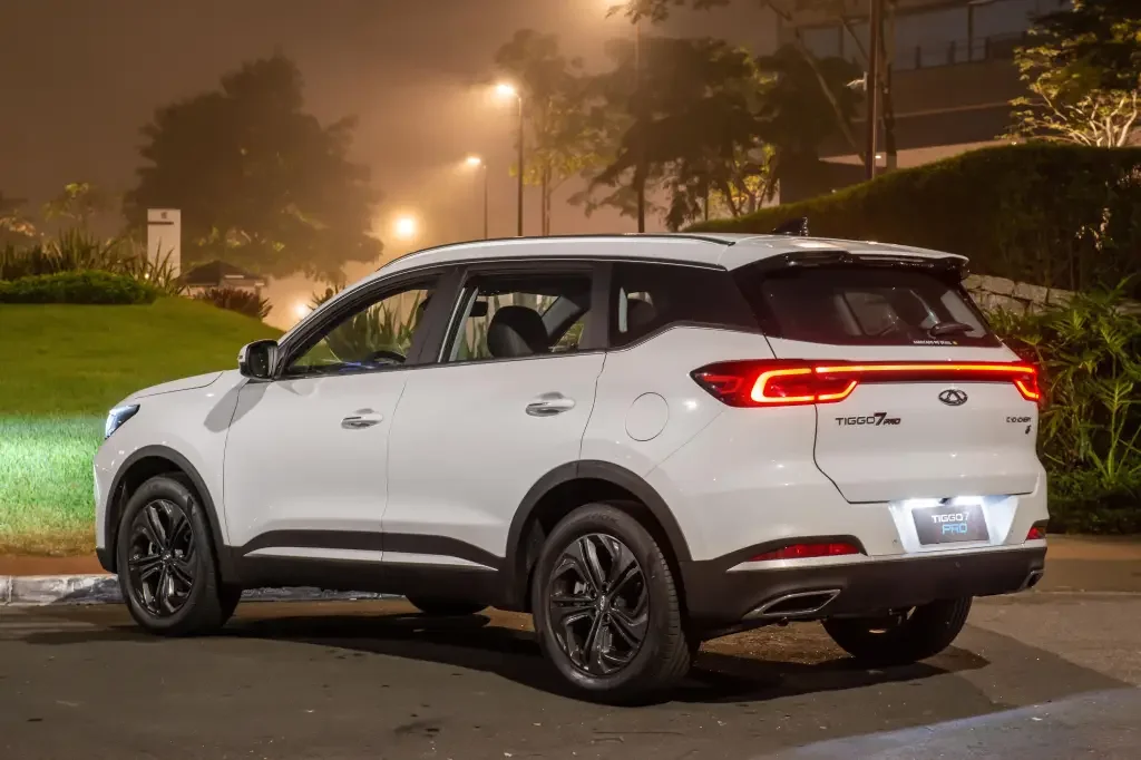 Vista traseira do Caoa Chery Tiggo 7 Pro