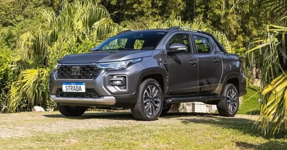 Fiat Strada em ambiente natural
