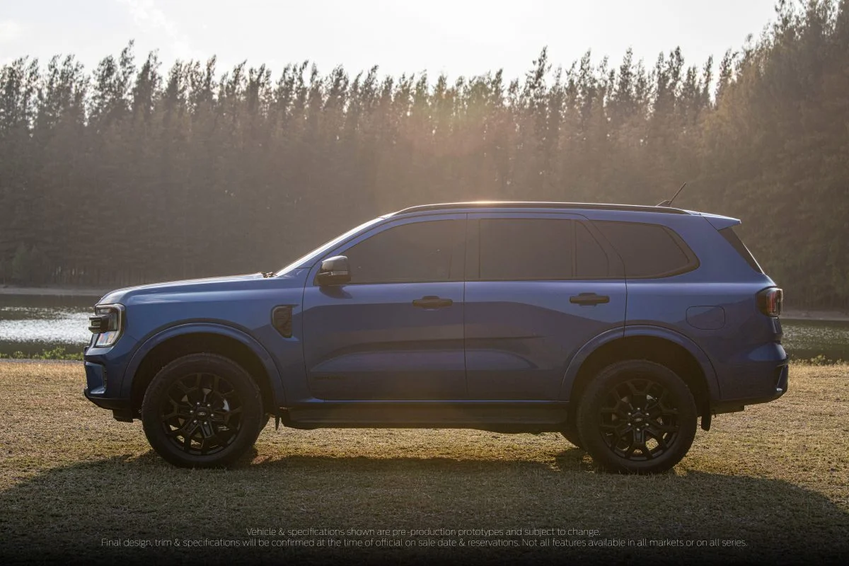 SUV Next-Gen Everest Sport de lado