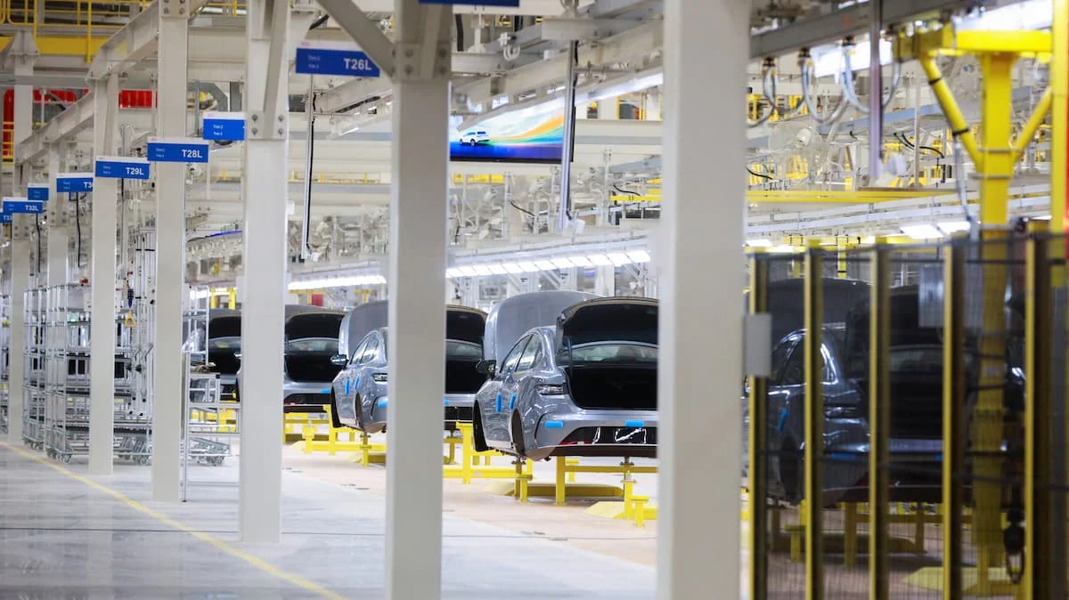 Linha de produ&ccedil;&atilde;o de carros