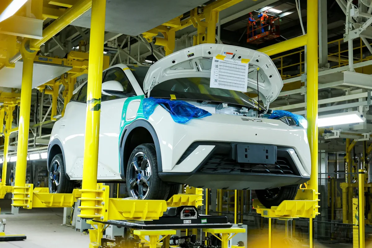 Carro em linha de montagem automatizada