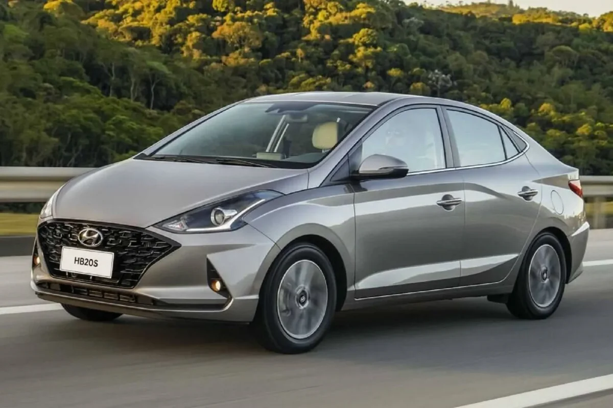 Hyundai HB20S Vision na estrada