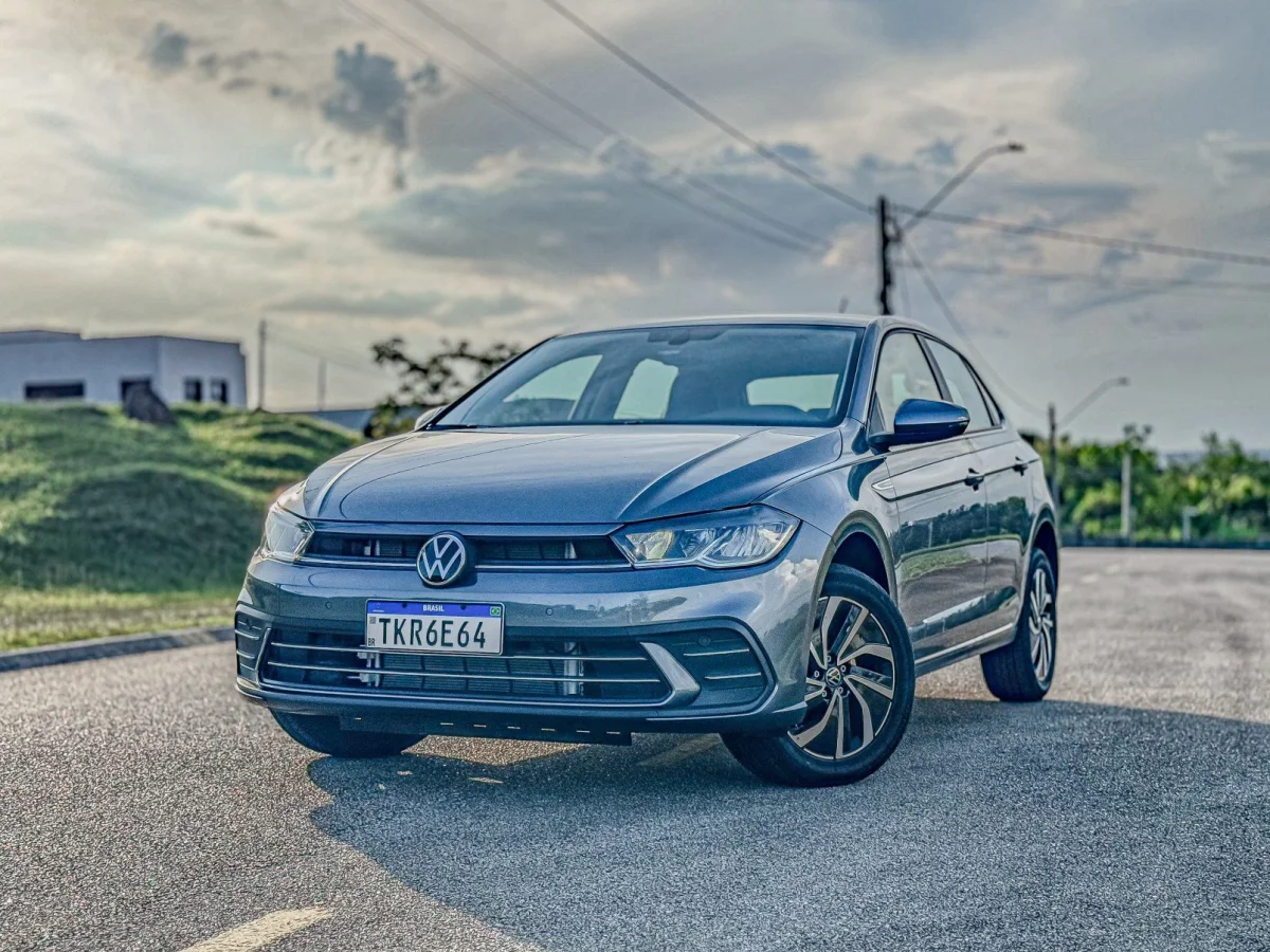 Modelo Volkswagen em ambiente externo