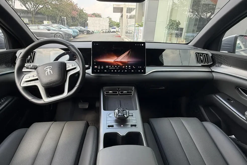 Interior do SUV Song Pro BYD.