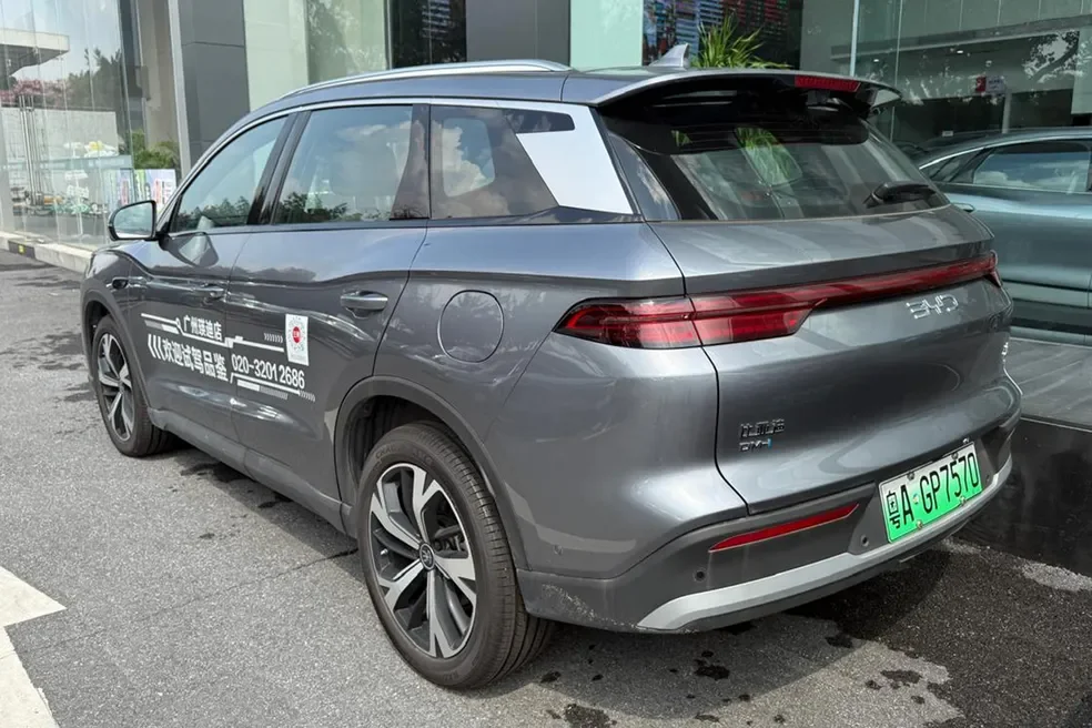 Traseira do SUV Song Pro BYD.