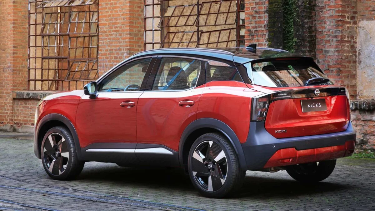 Novo Nissan Kicks modelo 2026 na estrada.