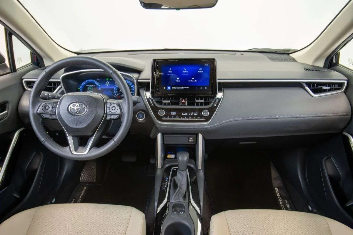 Toyota Corolla Cross híbrido em detalhe