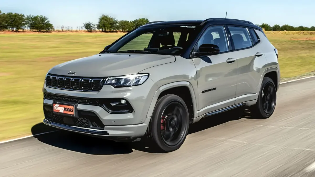 Close das rodas do Jeep Compass Blackhawk 2025.