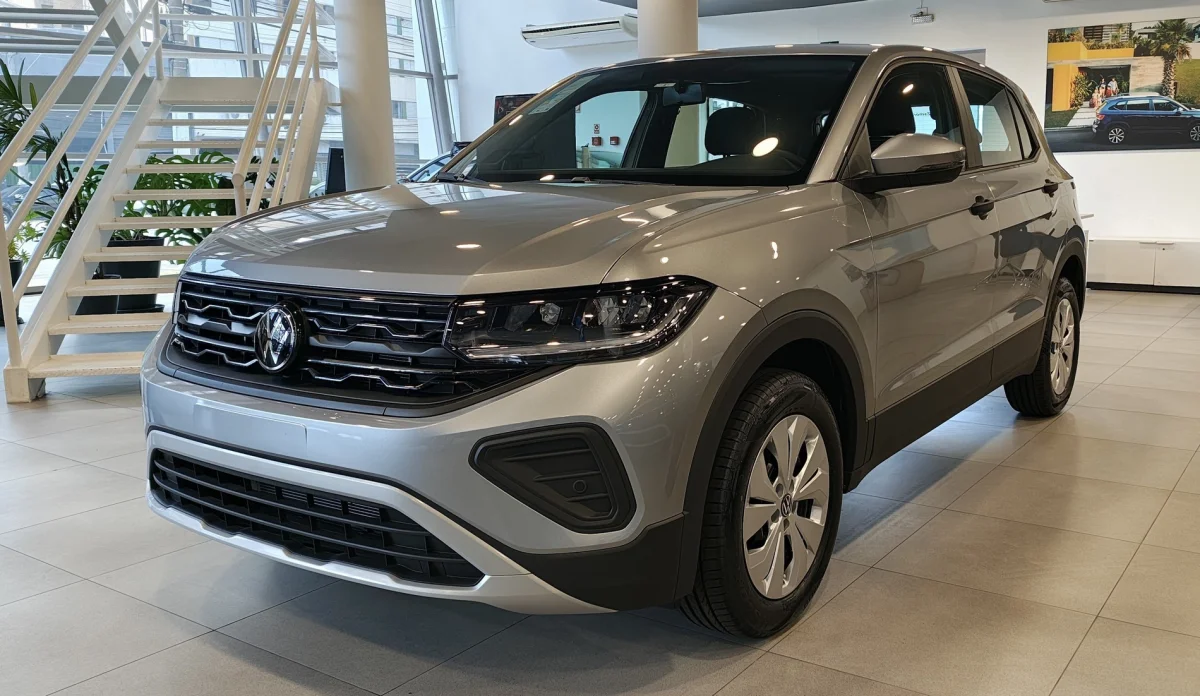 Interior do Volkswagen T-Cross Sense destacando o painel.