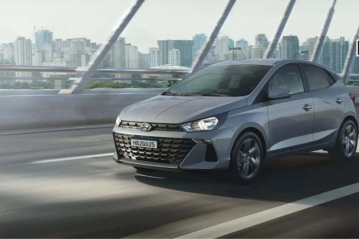 Interior do Hyundai HB20 com tecnologia de ponta
