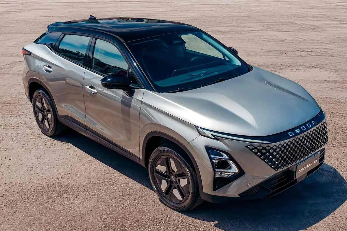 Imagem do Omoda 5 HEV, um carro h&iacute;brido sofisticado.