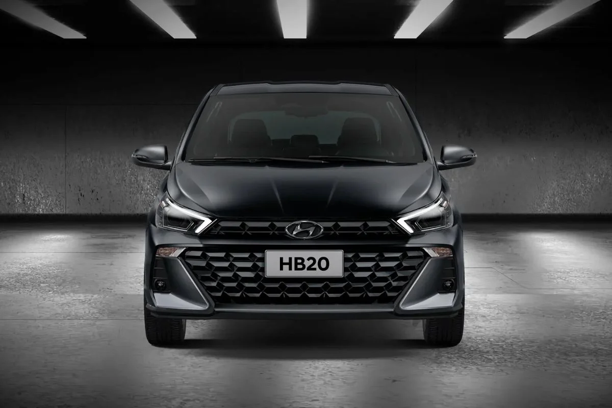 Vista lateral do Hyundai HB20.