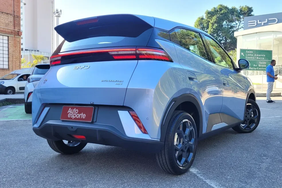 Imagem traseira do BYD Dolphin Mini.