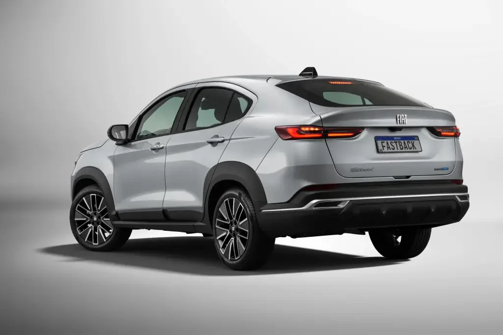 Fiat Fastback Audace My26 2026 de lado.