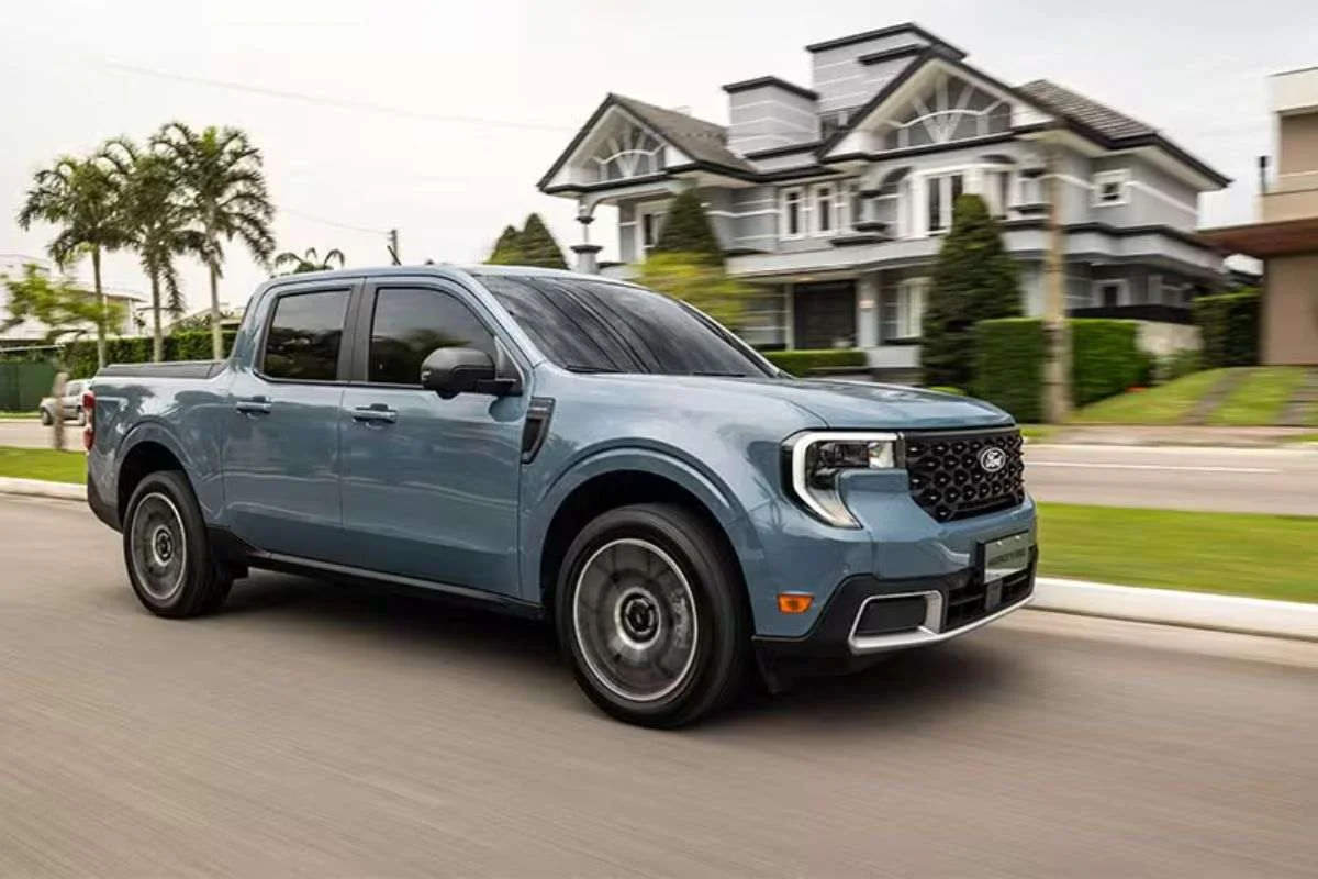 Ford Maverick Hybrid em movimento.