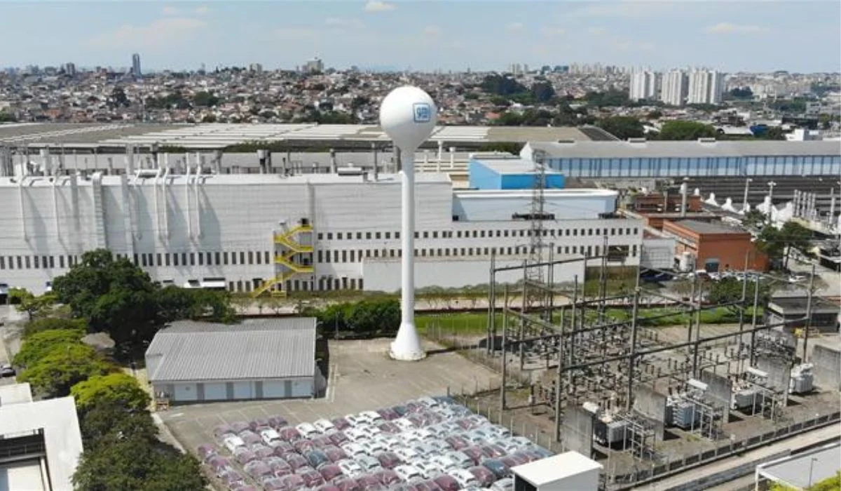 Vista aérea da fábrica da GM.