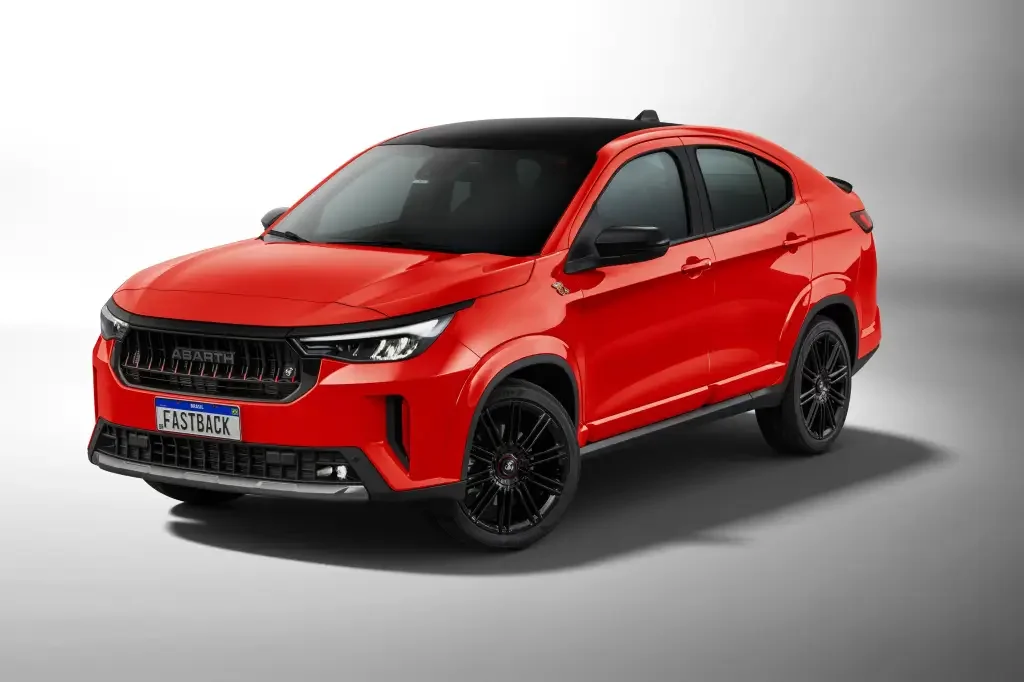 Fiat Fastback Abarth My26 em cor vermelha com design esportivo.