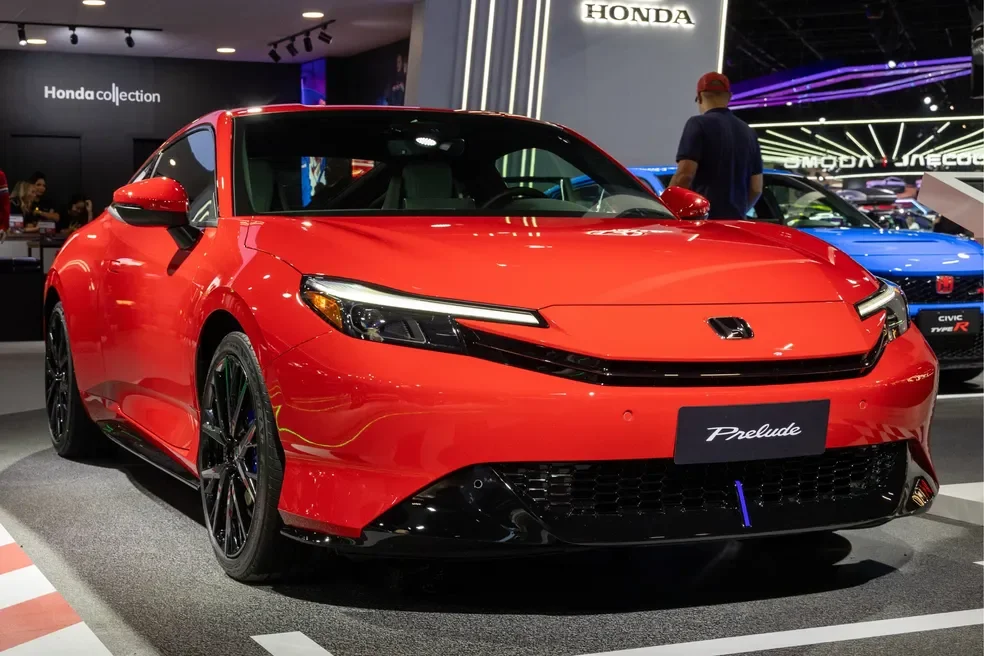 Novo modelo Honda Prelude exibido em um sal&atilde;o autom&oacute;vel.