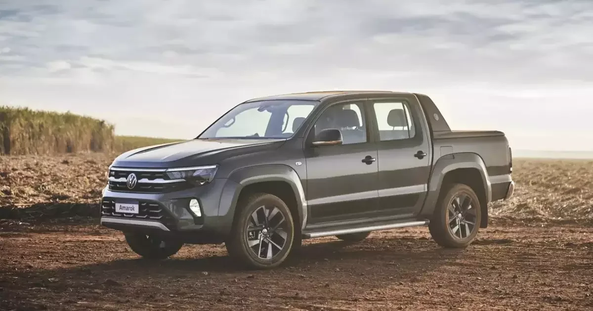 Volkswagen Amarok 2025 em ambiente rural.