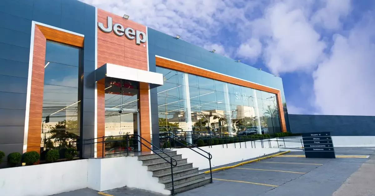 Fachada de uma concessionária Jeep.