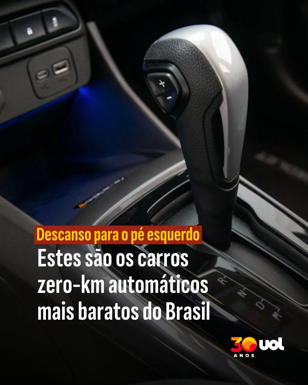 Console de um carro automático destacando o câmbio.