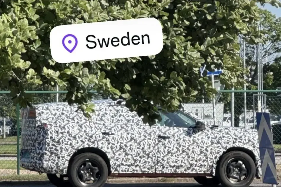 Protótipo do Fiat Fastback camuflado em teste na Suécia.